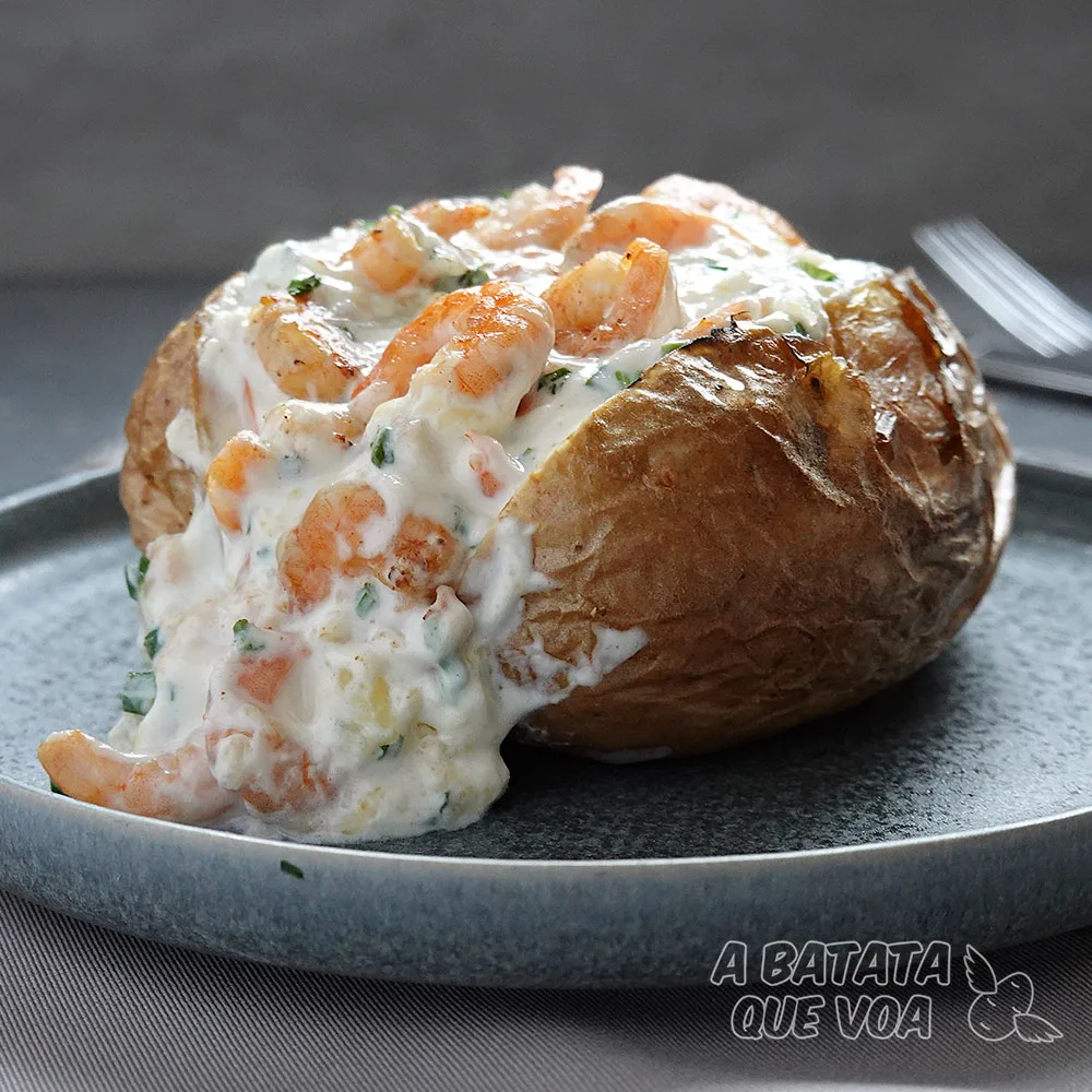 Batata Recheada Camarão ao Molho de Cream Cheese